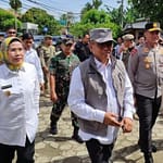 gubernur-banten-andra-soni-bersama-rombongan-mengecek-beberapa-tempat-pemungutan-suara-tps-yang-melakukan-psu-di-pilkada-kabup-1745034440559_169